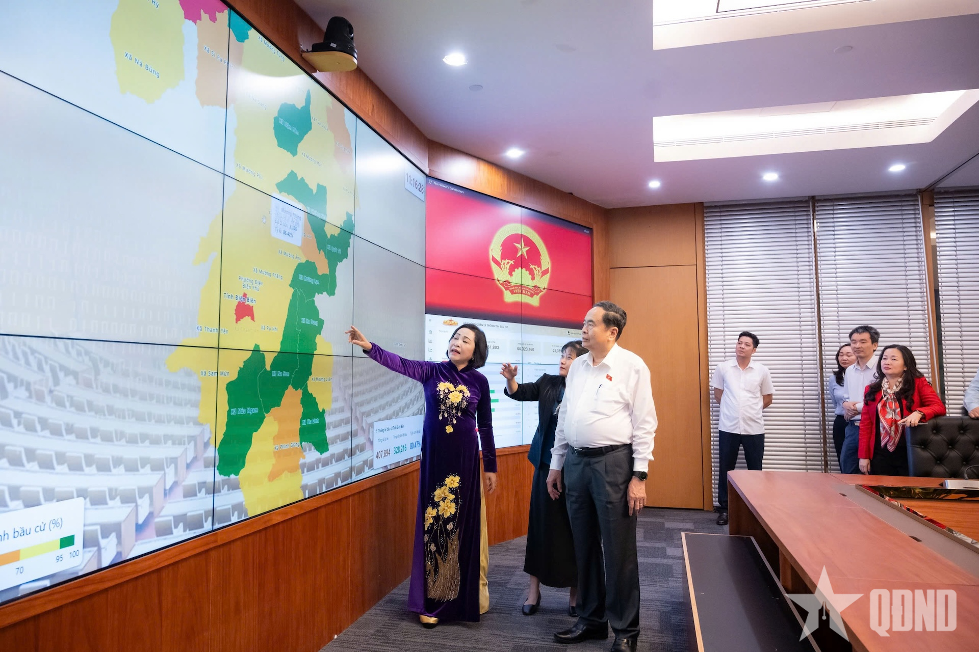 Chủ tịch Quốc hội Trần Thanh Mẫn kiểm tra, thăm và động viên lực lượng phục vụ bầu cử